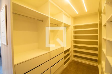 Apartamento à venda com 90m², 1 quarto e 2 vagas Apartamento à venda com 90m², 1 quarto e 2 vagasCloset