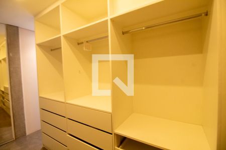 Apartamento à venda com 90m², 1 quarto e 2 vagas Apartamento à venda com 90m², 1 quarto e 2 vagasCloset