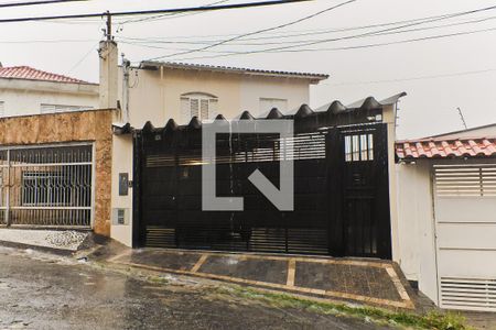 Casa à venda com 140m², 3 quartos e 2 vagasFachada