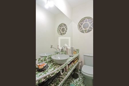 Casa à venda com 140m², 3 quartos e 2 vagasLavabo