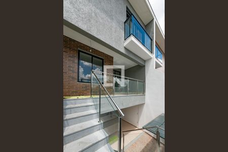 Casa à venda com 170m², 3 quartos e 4 vagas Casa à venda com 170m², 3 quartos e 4 vagasEntrada