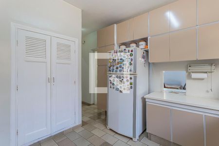 Casa à venda com 273m², 5 quartos e 3 vagasCozinha 