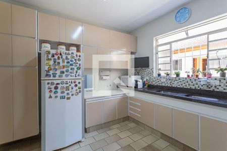 Casa à venda com 273m², 5 quartos e 3 vagasCozinha 