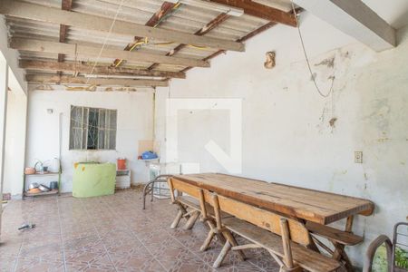 Casa à venda com 236m², 4 quartos e 2 vagasQuintal
