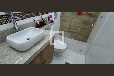 Casa à venda com 180m², 3 quartos e 2 vagas Casa à venda com 180m², 3 quartos e 2 vagasBanheiro Suíte