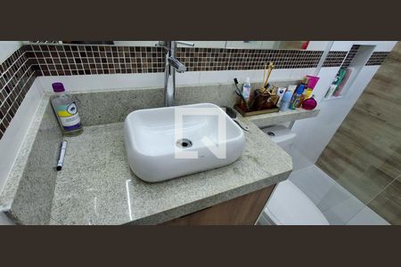 Casa à venda com 180m², 3 quartos e 2 vagas Casa à venda com 180m², 3 quartos e 2 vagasBanheiro Suíte