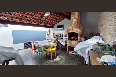 Casa à venda com 180m², 3 quartos e 2 vagas Casa à venda com 180m², 3 quartos e 2 vagasQuintal