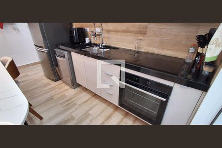 Casa à venda com 180m², 3 quartos e 2 vagas Casa à venda com 180m², 3 quartos e 2 vagasCozinha