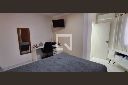 Casa à venda com 180m², 3 quartos e 2 vagas Casa à venda com 180m², 3 quartos e 2 vagasSuíte