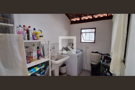 Casa à venda com 180m², 3 quartos e 2 vagas Casa à venda com 180m², 3 quartos e 2 vagasÁrea de Serviço