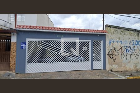 Casa à venda com 180m², 3 quartos e 2 vagas Casa à venda com 180m², 3 quartos e 2 vagasFachada