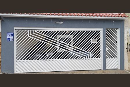 Casa à venda com 180m², 3 quartos e 2 vagas Casa à venda com 180m², 3 quartos e 2 vagasFachada