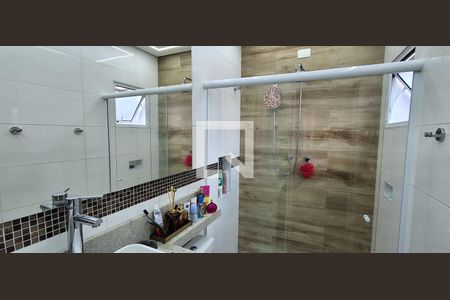 Casa à venda com 180m², 3 quartos e 2 vagas Casa à venda com 180m², 3 quartos e 2 vagasBanheiro Suíte