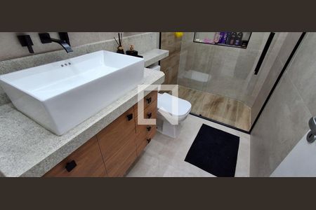 Casa à venda com 180m², 3 quartos e 2 vagas Casa à venda com 180m², 3 quartos e 2 vagasBanheiro Social