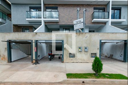 Casa à venda com 170m², 3 quartos e 2 vagas Casa à venda com 170m², 3 quartos e 2 vagasFachada