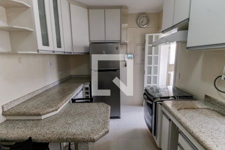 Apartamento para alugar com 117m², 3 quartos e 3 vagas Apartamento para alugar com 117m², 3 quartos e 3 vagasCozinha - Armários