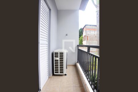 Casa de condomínio à venda com 147m², 3 quartos e 2 vagasDetalhe - Varanda do Quarto 01 com Suíte