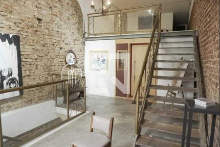 Casa à venda com 297m², 2 quartos e sem vaga