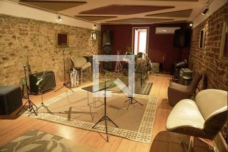 Casa à venda com 297m², 2 quartos e sem vaga