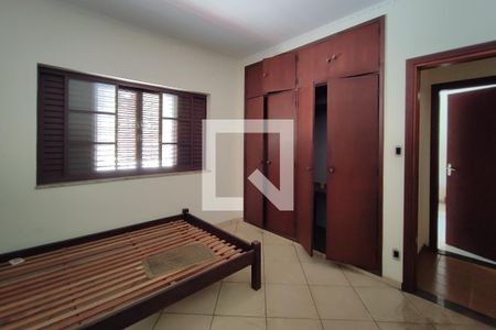 Casa à venda com 320m², 4 quartos e 4 vagas Casa à venda com 320m², 4 quartos e 4 vagasQuarto Suíte