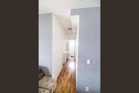 Corredor de apartamento à venda com 3 quartos, 74m² em Jardim Tupanci, Barueri