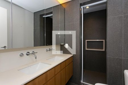 Apartamento à venda com 132m², 3 quartos e 3 vagasBanheiro da Suíte