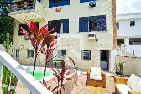 Apartamento à venda com 244m², 3 quartos e 1 vagaparte de tras da casa