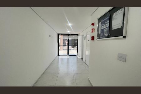 Apartamento para alugar com 50m², 2 quartos e 1 vaga Apartamento para alugar com 50m², 2 quartos e 1 vagaHall de Entrada + Placa