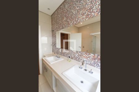 Casa de condomínio à venda com 1029m², 3 quartos e 4 vagasSuíte