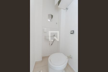 Apartamento à venda com 86m², 2 quartos e sem vaga Apartamento à venda com 86m², 2 quartos e sem vagaBanheiro de serviço