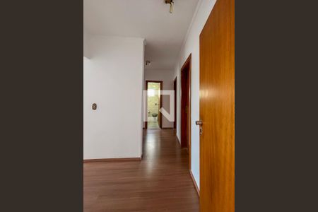 Corredor de apartamento para alugar com 3 quartos, 154m² em Aclimação, São Paulo