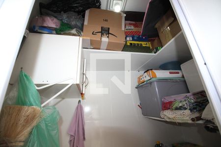 Casa de condomínio à venda com 107m², 3 quartos e 1 vagaBanheiro de Serviço