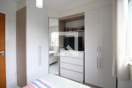 Casa de condomínio à venda com 107m², 3 quartos e 1 vagaQuarto 2