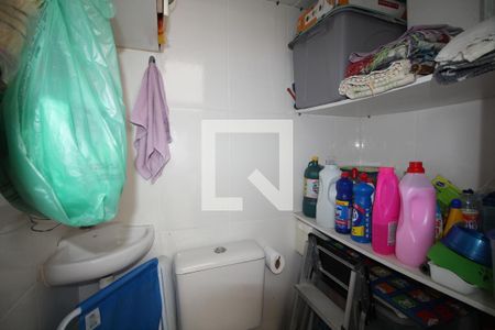 Casa de condomínio à venda com 107m², 3 quartos e 1 vagaBanheiro de Serviço