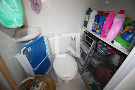 Casa de condomínio à venda com 107m², 3 quartos e 1 vagaBanheiro de Serviço