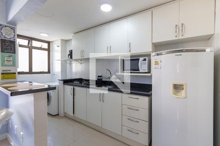 Apartamento à venda com 64m², 2 quartos e 1 vagaCozinha e Área de Serviço