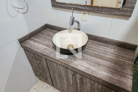 Casa de condomínio à venda com 181m², 3 quartos e 2 vagasBanheiro da Suíte 2