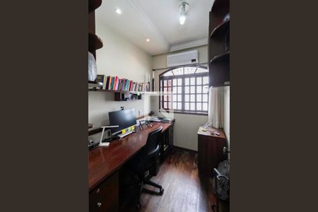 Casa à venda com 400m², 4 quartos e 4 vagasEscritório