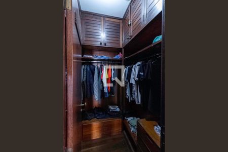 Casa à venda com 400m², 4 quartos e 4 vagasCloset da suíte
