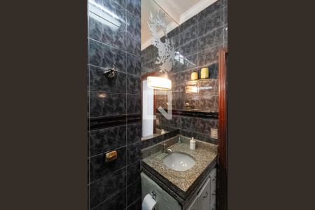 Casa à venda com 400m², 4 quartos e 4 vagasBanheiro social 2