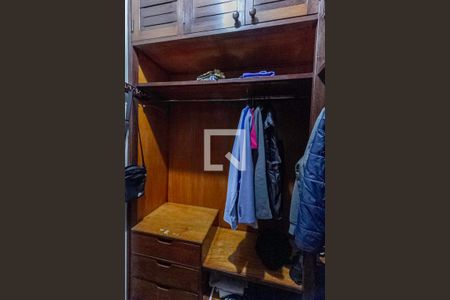 Casa à venda com 400m², 4 quartos e 4 vagasCloset da suíte