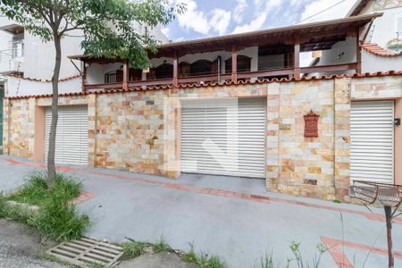 Casa à venda com 400m², 4 quartos e 4 vagasFachada