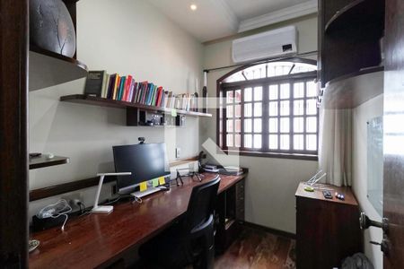 Casa à venda com 400m², 4 quartos e 4 vagasEscritório