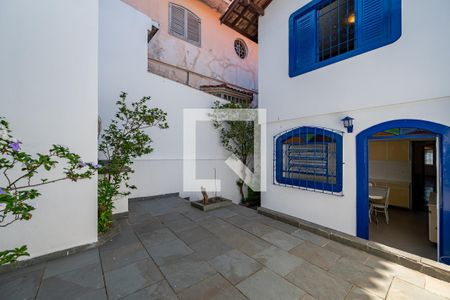 Casa à venda com 210m², 3 quartos e 3 vagas Casa à venda com 210m², 3 quartos e 3 vagasQuintal