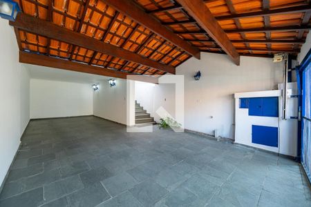 Casa à venda com 210m², 3 quartos e 3 vagas Casa à venda com 210m², 3 quartos e 3 vagasGaragem