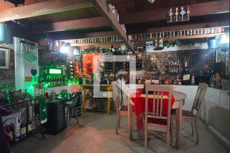 Casa à venda com 580m², 3 quartos e 2 vagasAdega