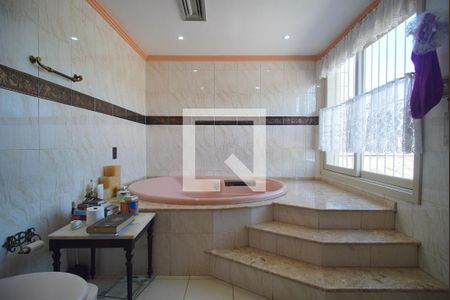 Casa à venda com 580m², 3 quartos e 2 vagasBanheiro da Suíte 1