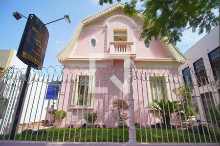 Casa à venda com 580m², 3 quartos e 2 vagasFachada