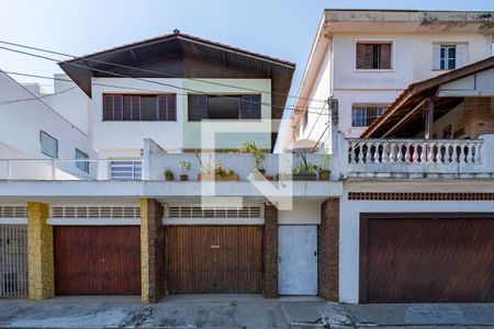 Casa à venda com 128m², 3 quartos e 2 vagas Casa à venda com 128m², 3 quartos e 2 vagasFachada