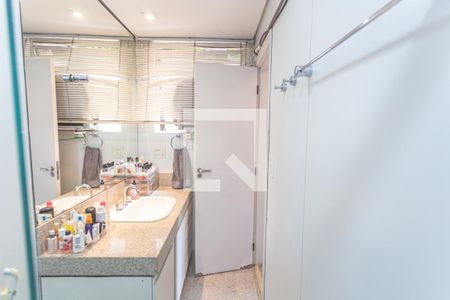 Apartamento à venda com 123m², 3 quartos e 2 vagasBanheiro da Armário da Suíte